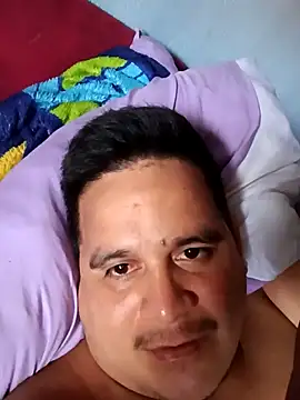 Snapshot of reguetones92 chatting on 04/29/26, 06:58 reguetones92 online show from 04/29/26, 06:58