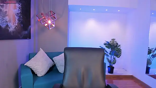 AidaJones online show from 11/19/25, 11:21