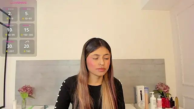 sunnyWhitee online show from 04/23/26, 07:16