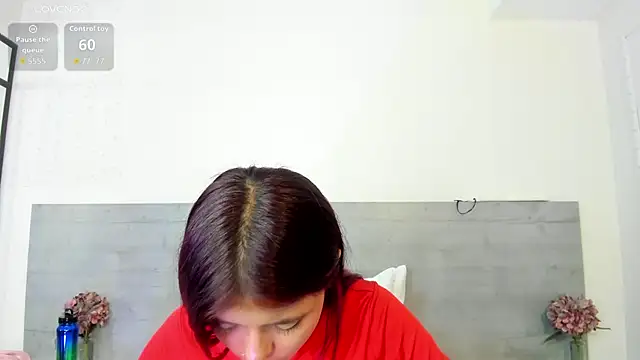 sunnyWhitee online show from 05/25/26, 07:42