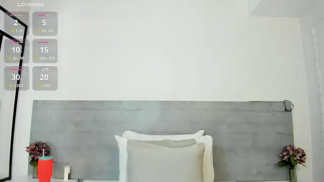 sunnyWhitee online show from 06/16/26, 07:16