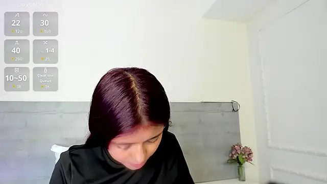 sunnyWhitee online show from 06/18/26, 07:18