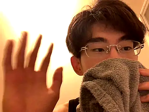 Snapshot of kurusu46 chatting on 10/19/25, 11:44 kurusu46 online show from 10/19/25, 11:44