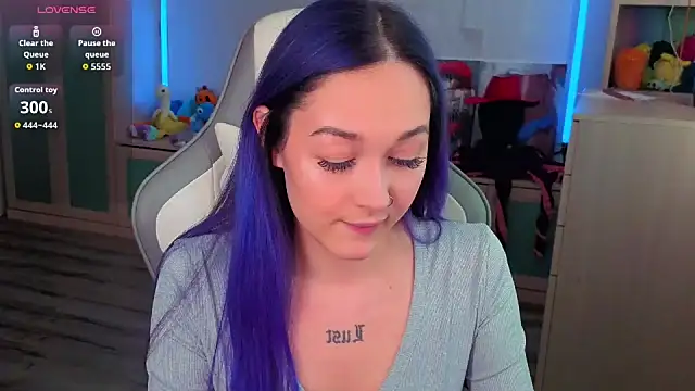 Snapshot of Im_suka chatting on 10/24/25, 03:25 Im suka online show from 10/24/25, 03:25