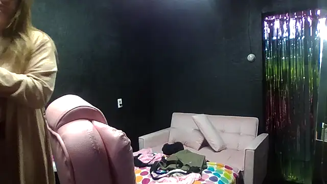 Snapshot of bigb00tycass chatting on 11/23/25, 05:46 bigb00tycass online show from 11/23/25, 05:46