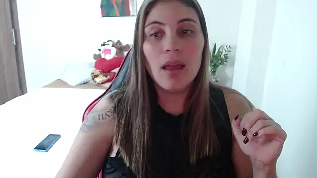 Snapshot of Secret_Bella chatting on 11/11/25, 11:10 Secret Bella online show from 11/11/25, 11:10