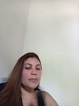 Snapshot of Secret_Bella chatting on 12/14/25, 03:50 Secret Bella online show from 12/14/25, 03:50