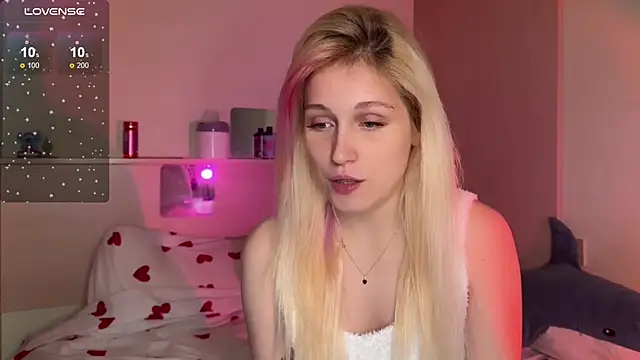 Snapshot of _Annabel_Myr_ chatting on 10/06/25, 11:07 Annabel Myr online show from 10/06/25, 11:07