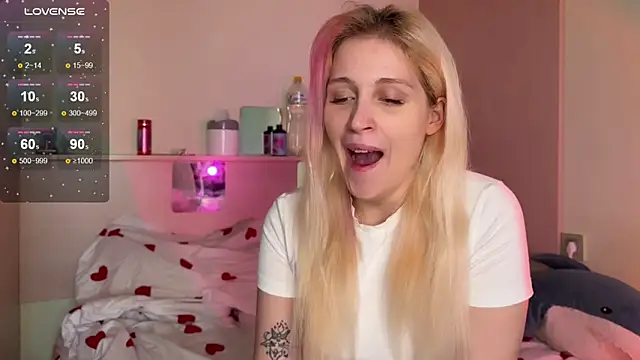 Snapshot of _Annabel_Myr_ chatting on 10/08/25, 11:41 Annabel Myr online show from 10/08/25, 11:41