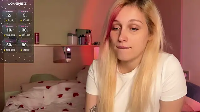 Snapshot of _Annabel_Myr_ chatting on 10/15/25, 11:43 Annabel Myr online show from 10/15/25, 11:43