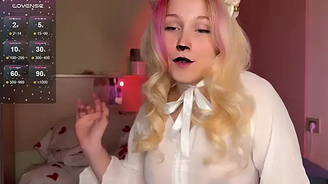 Snapshot of _Annabel_Myr_ chatting on 10/31/25, 04:08 Annabel Myr online show from 10/31/25, 04:08