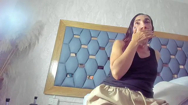 crystal sm online show from 10/04/25, 03:04