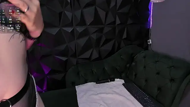 Astridhotman online show from 09/10/25, 12:16