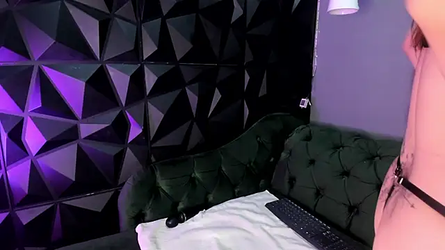 Astridhotman online show from 10/15/25, 08:53