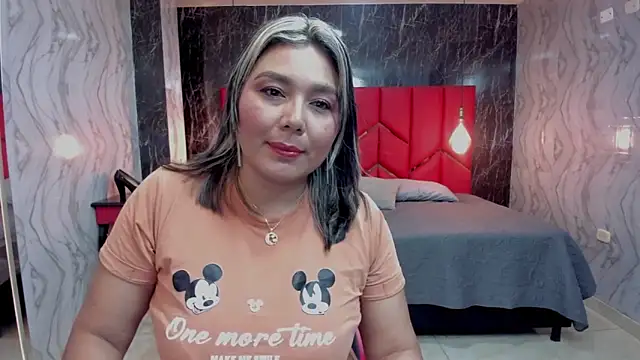 LatinaHoleQueen online show from 05/19/26, 03:07