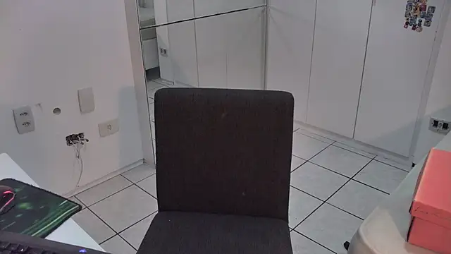 Snapshot of raposinharabuda chatting on 11/18/25, 02:06 raposinharabuda online show from 11/18/25, 02:06