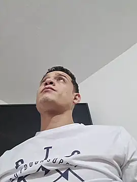 Snapshot of Ethanho0t chatting on 10/29/25, 12:18 Ethanho0t online show from 10/29/25, 12:18