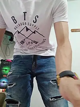 Snapshot of Ethanho0t chatting on 12/02/25, 12:21 Ethanho0t online show from 12/02/25, 12:21