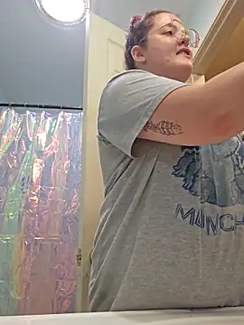 nuttiebuddy1 online show from 09/18/25, 03:08