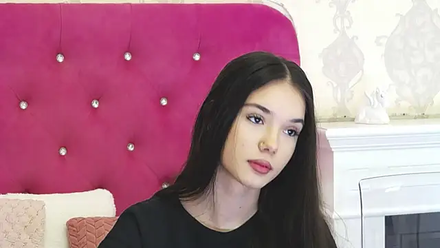 Snapshot of AlexisDevine chatting on 01/13/26, 05:24 AlexisDevine online show from 01/13/26, 05:24