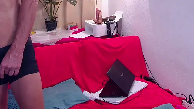IvonneAndDom online show from 06/25/26, 08:52