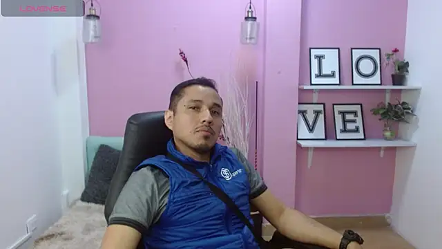 ColombiaStrip online show from 10/02/25, 03:19