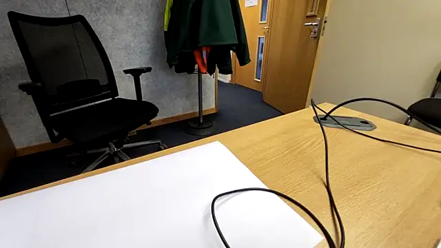 Snapshot of Oorse1966 chatting on 11/06/25, 01:56 Oorse1966 online show from 11/06/25, 01:56