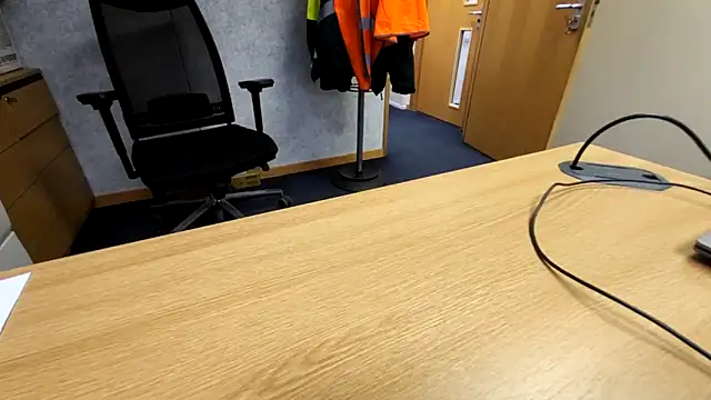 Snapshot of Oorse1966 chatting on 11/12/25, 11:54 Oorse1966 online show from 11/12/25, 11:54