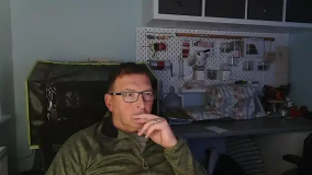 Snapshot of Oorse1966 chatting on 11/24/25, 05:01 Oorse1966 online show from 11/24/25, 05:01