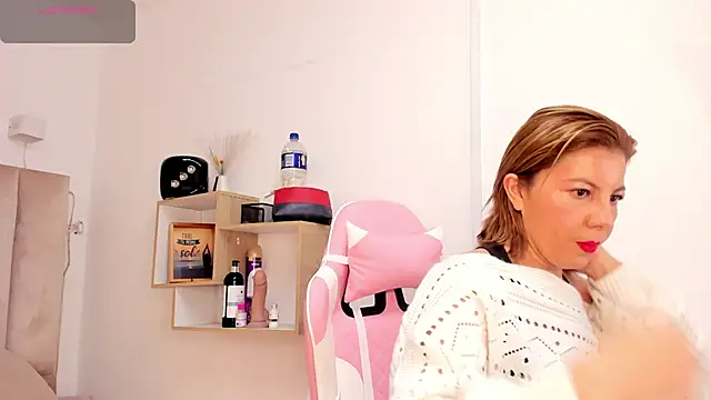 Clhoe Johnson online show from 10/06/25, 11:51