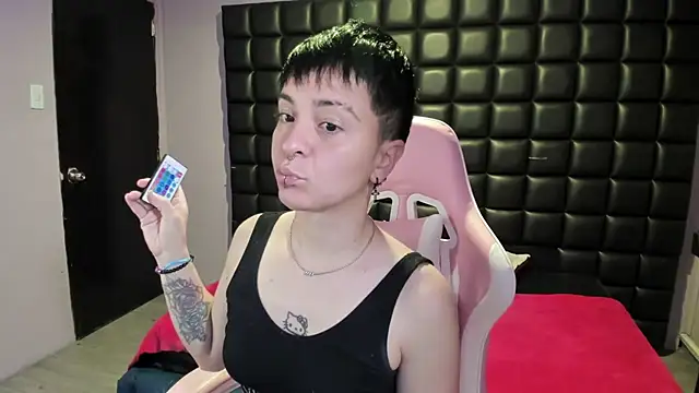  Hannah Hot online show from 11/17/25, 12:55