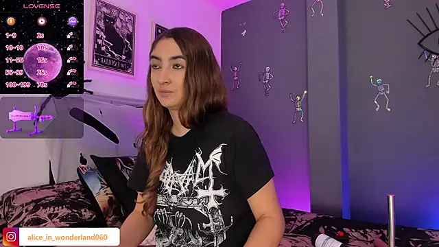 Snapshot of Alice_Dickinssonn chatting on 10/07/25, 12:57 Alice Dickinssonn online show from 10/07/25, 12:57