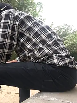 Snapshot of OmeningFurorji chatting on 10/28/25, 10:30 OmeningFurorji online show from 10/28/25, 10:30