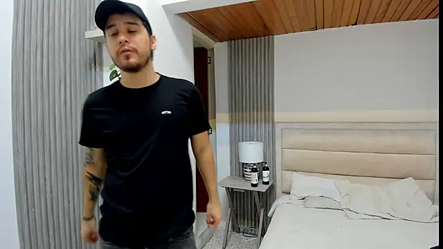 Snapshot of Amazing_Wallen chatting on 10/07/25, 04:37 Amazing Wallen online show from 10/07/25, 04:37