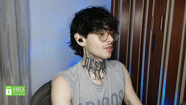 Snapshot of Mihail_leroy chatting on 02/24/26, 01:25 Mihail leroy online show from 02/24/26, 01:25
