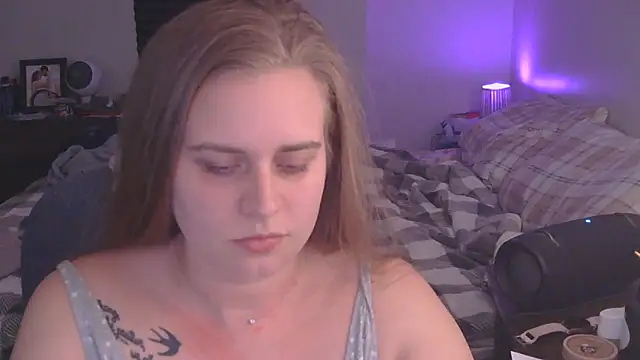 Snapshot of Sexyblonde12344 chatting on 11/17/25, 01:00 Sexyblonde12344 online show from 11/17/25, 01:00