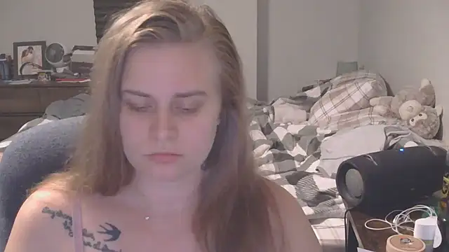 Snapshot of Sexyblonde12344 chatting on 11/26/25, 05:36 Sexyblonde12344 online show from 11/26/25, 05:36