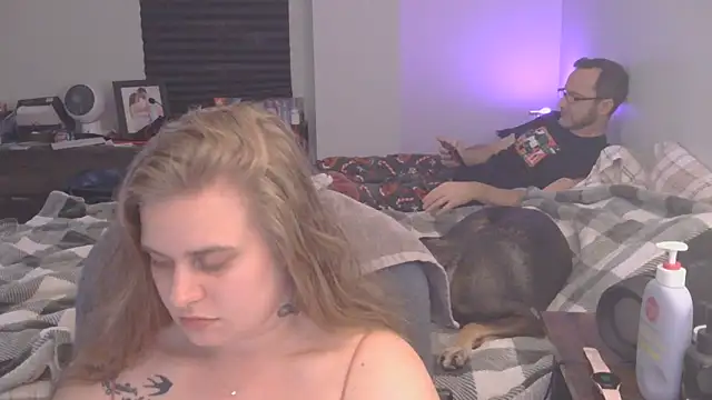 Snapshot of Sexyblonde12344 chatting on 12/16/25, 12:37 Sexyblonde12344 online show from 12/16/25, 12:37