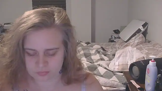 Snapshot of Sexyblonde12344 chatting on 12/18/25, 08:15 Sexyblonde12344 online show from 12/18/25, 08:15