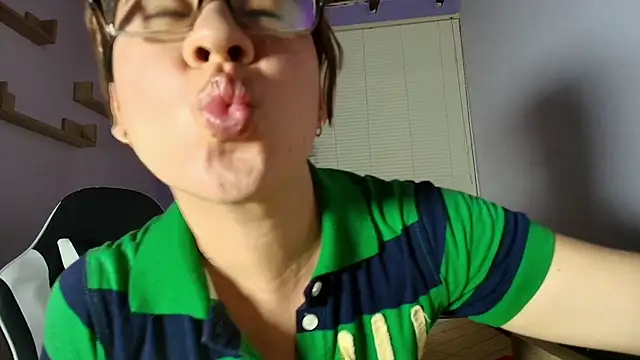 Snapshot of luna_desiree chatting on 10/14/25, 08:04 luna desiree online show from 10/14/25, 08:04