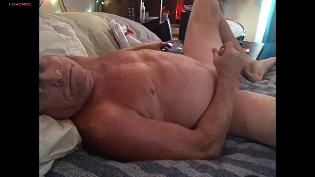 Snapshot of Pussyeat2please chatting on 09/27/25, 03:06 Pussyeat2please online show from 09/27/25, 03:06