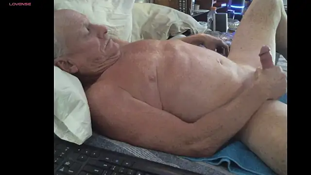 Snapshot of Pussyeat2please chatting on 09/29/25, 02:44 Pussyeat2please online show from 09/29/25, 02:44