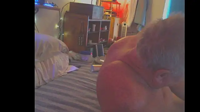 Snapshot of Pussyeat2please chatting on 10/08/25, 05:10 Pussyeat2please online show from 10/08/25, 05:10