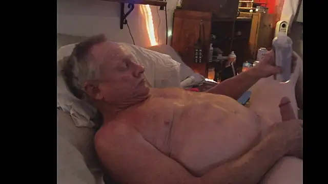 Snapshot of Pussyeat2please chatting on 11/02/25, 06:27 Pussyeat2please online show from 11/02/25, 06:27