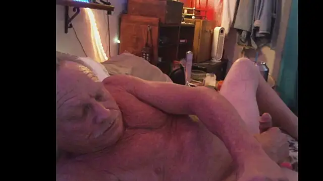 Snapshot of Pussyeat2please chatting on 11/18/25, 10:41 Pussyeat2please online show from 11/18/25, 10:41