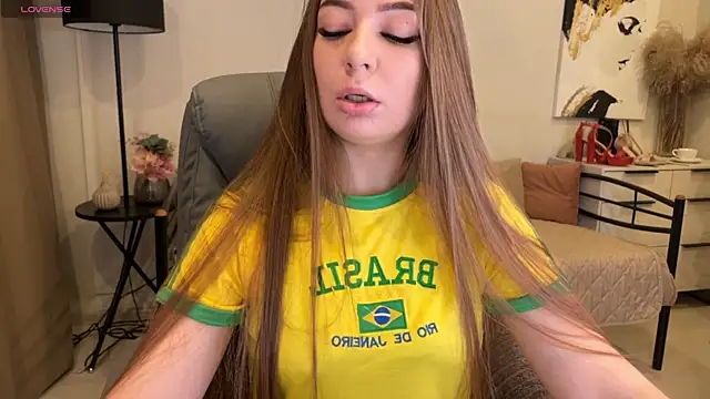 Snapshot of Yummy_Jane chatting on 10/16/25, 01:28 Yummy Jane online show from 10/16/25, 01:28