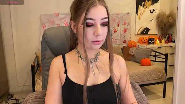 Snapshot of Yummy_Jane chatting on 10/28/25, 01:20 Yummy Jane online show from 10/28/25, 01:20