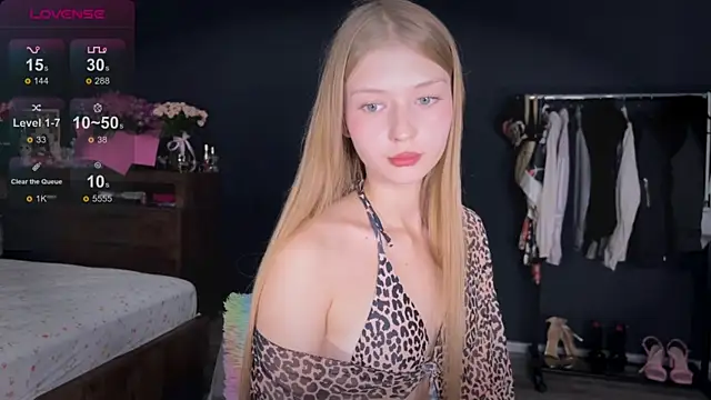 Snapshot of holylisssa chatting on 10/08/25, 04:04 holylisssa online show from 10/08/25, 04:04