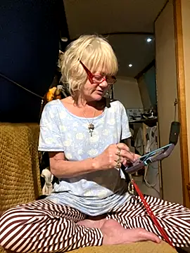 Snapshot of ladyboatlady chatting on 10/29/25, 11:50 ladyboatlady online show from 10/29/25, 11:50