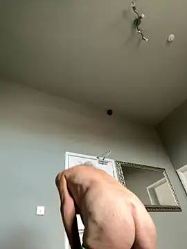 Snapshot of ladyboatlady chatting on 11/01/25, 02:52 ladyboatlady online show from 11/01/25, 02:52